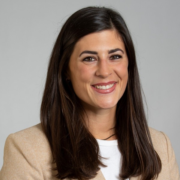 Dana Nowakowski Headshot